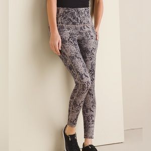 CHICO’s Zenergy So Slimming Pocket Leggings in Snake Print, Like New